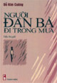 Người đàn bà đi trong mưa